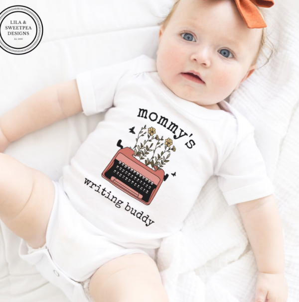 Kaos dengan tulisan cute atau adorable